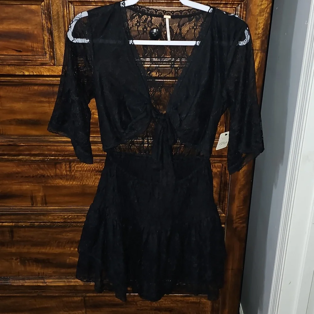 Free People Nwts Black Lace Dress! Sz Small. Stretchy Waist. Dont Miss Out!